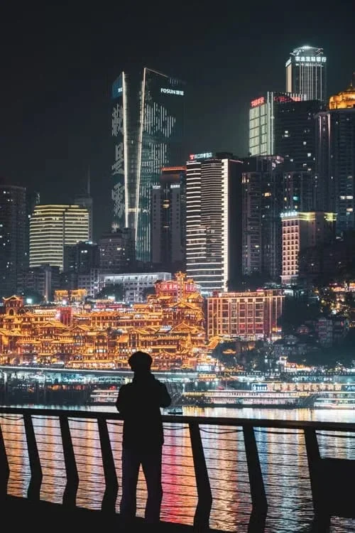 朋克风背景保留人物建筑原色 修图前