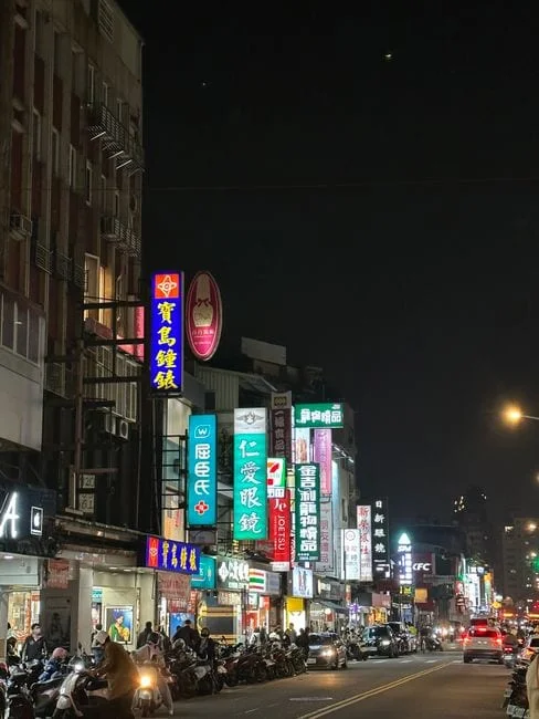 城市夜景秒变赛博朋克！！紫蓝调太有科技感了 修图前